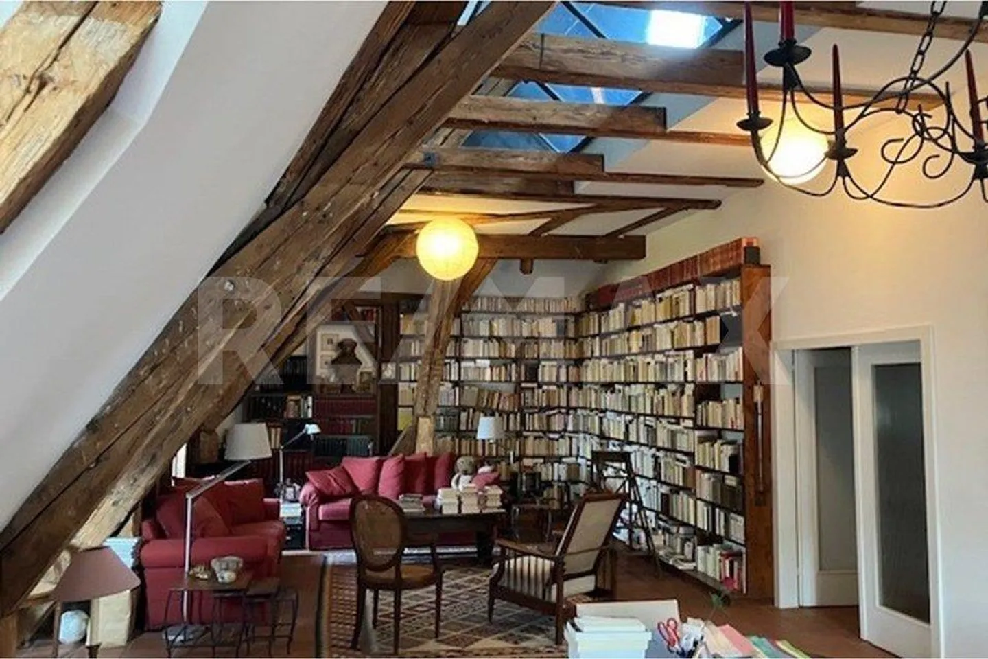 Penthouse historique dans un emplacement privilégié – Opportunité d'investissement attrayante - Photo 5 sur 11