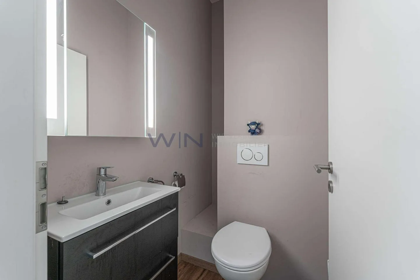 Elegant Hideaway in the Heart of the Action - Photo 3 of 13