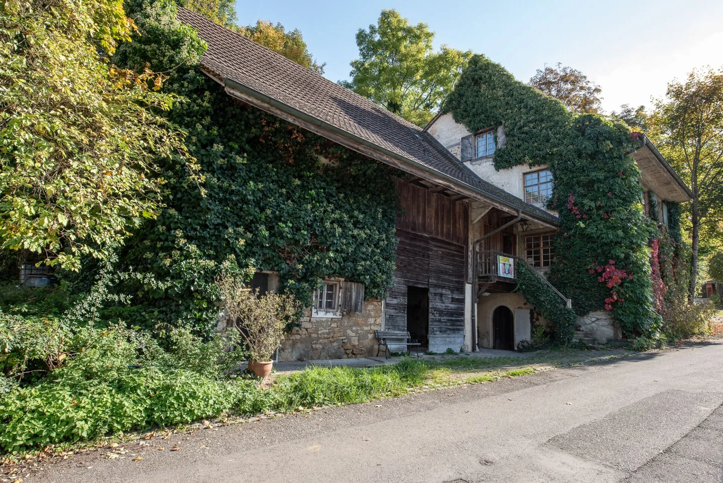 Farmhouse with outbuilding - Photo 1 of 28