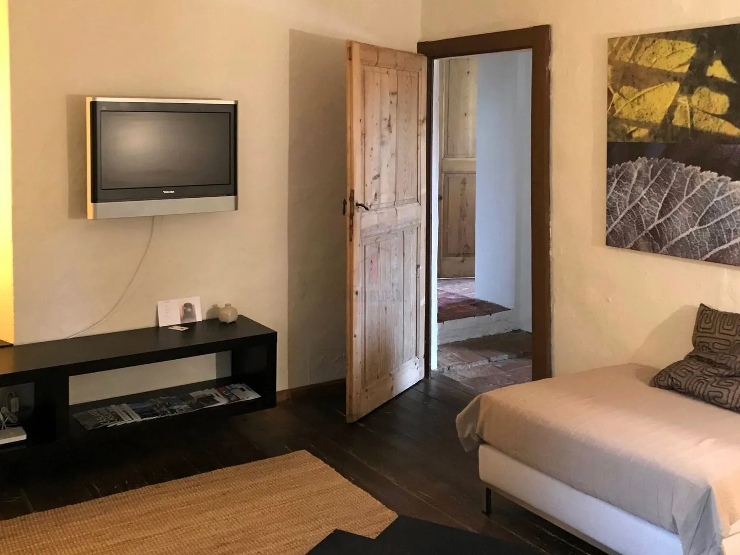 A unique project, just two steps from the lake - Photo 3 of 13