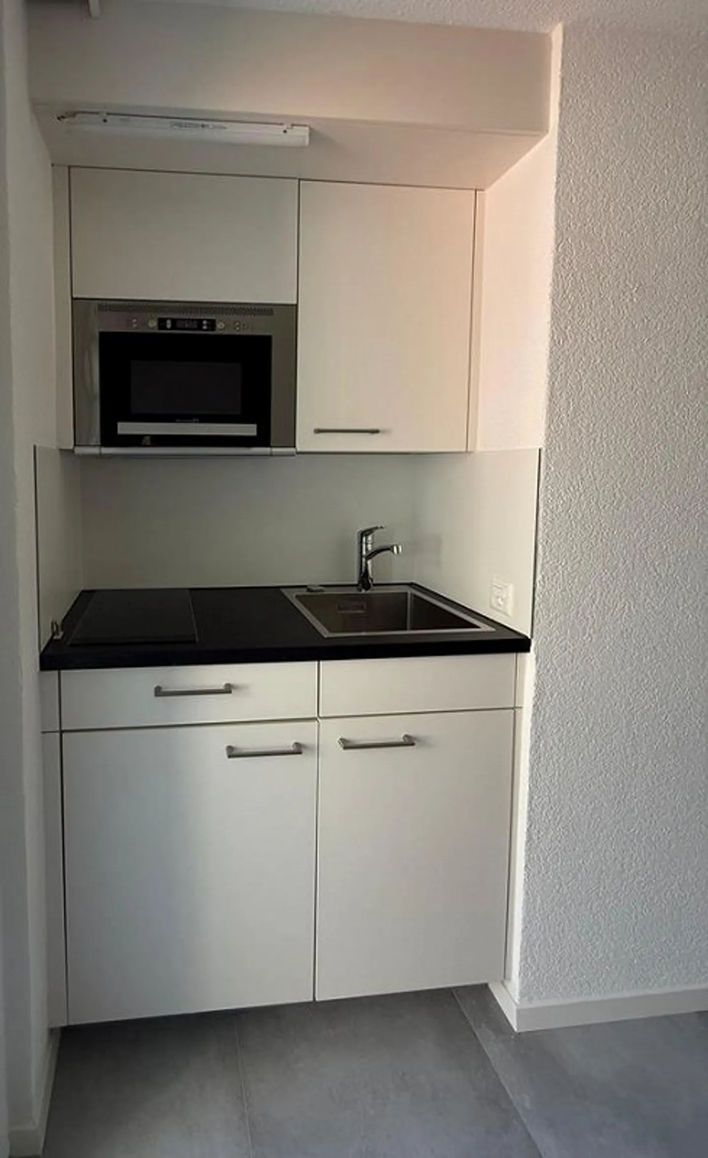 Studio ristrutturato al 1° piano - Foto 3 di 4