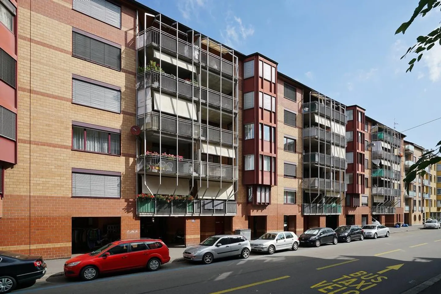 Stellen Sie Ihr Motorrad bei uns ins Trockene! - Foto 1 von 1