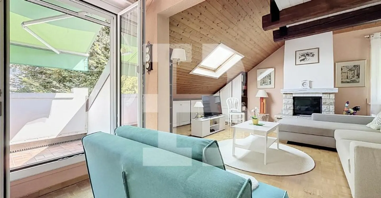 Charming penthouse duplex with two bedrooms - Photo 2 of 9