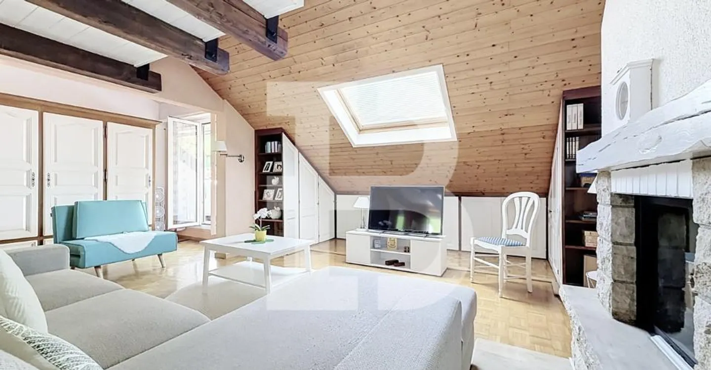 Charming penthouse duplex with two bedrooms - Photo 3 of 9