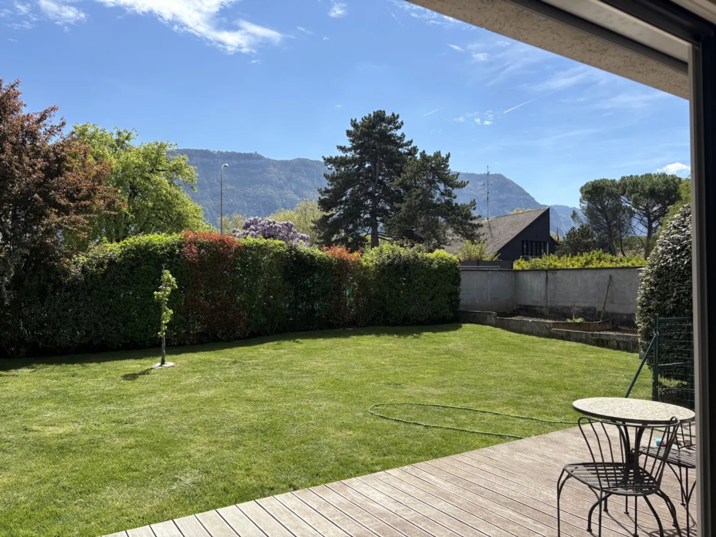 Villa rara con 2 camere da letto, piscina e giardino di 600 m² - Foto 1 di 13