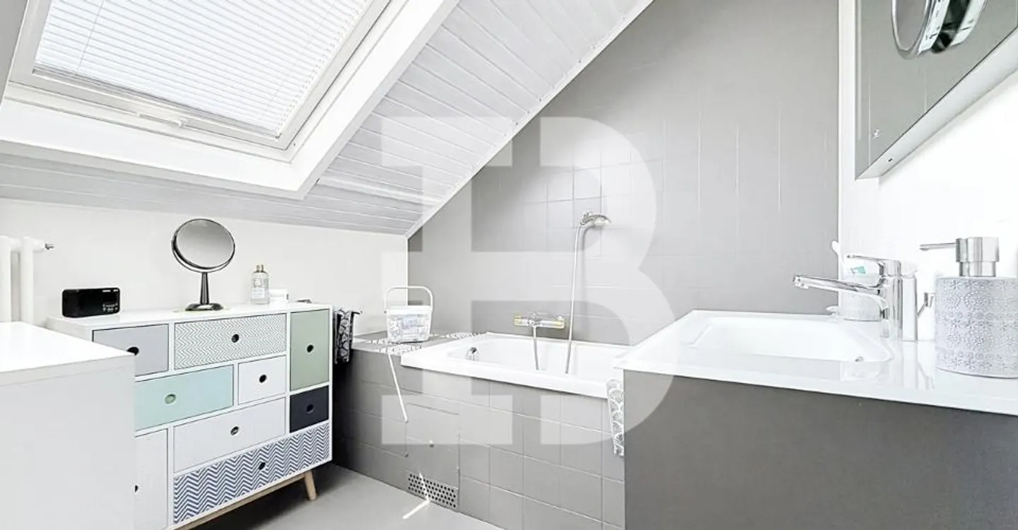 Charming penthouse duplex with two bedrooms - Photo 8 of 9