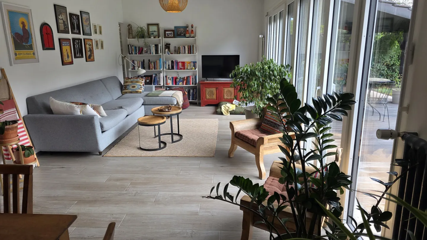 Villa rara con 2 camere da letto, piscina e giardino di 600 m² - Foto 3 di 13