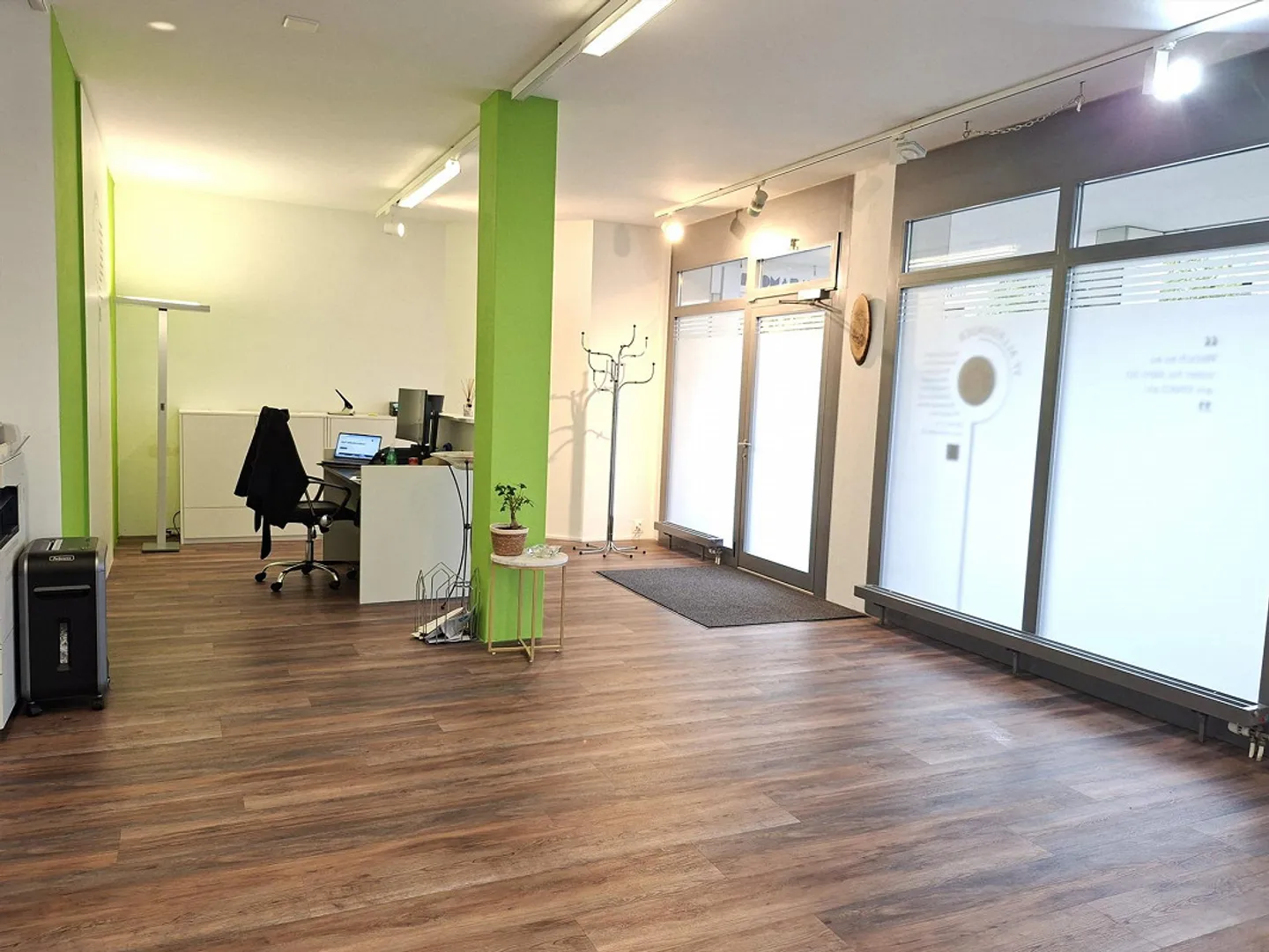 Spazio commerciale con stile - Foto 4 di 6