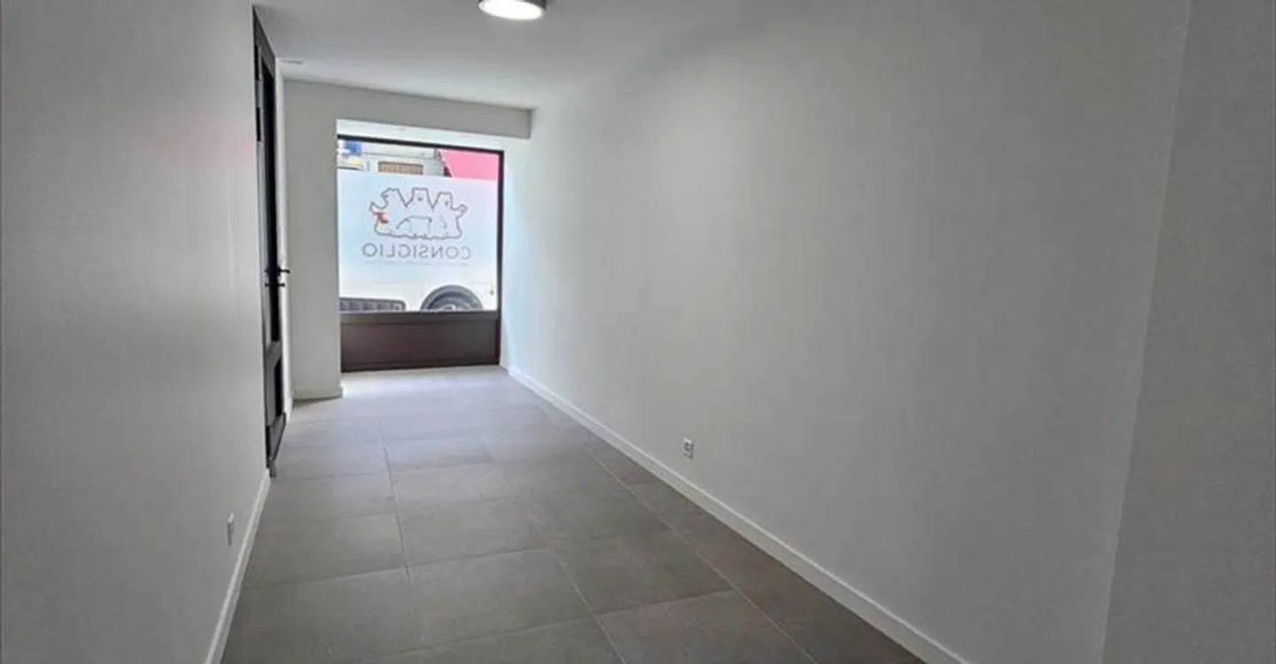 Office space for rent - Photo 3 of 5