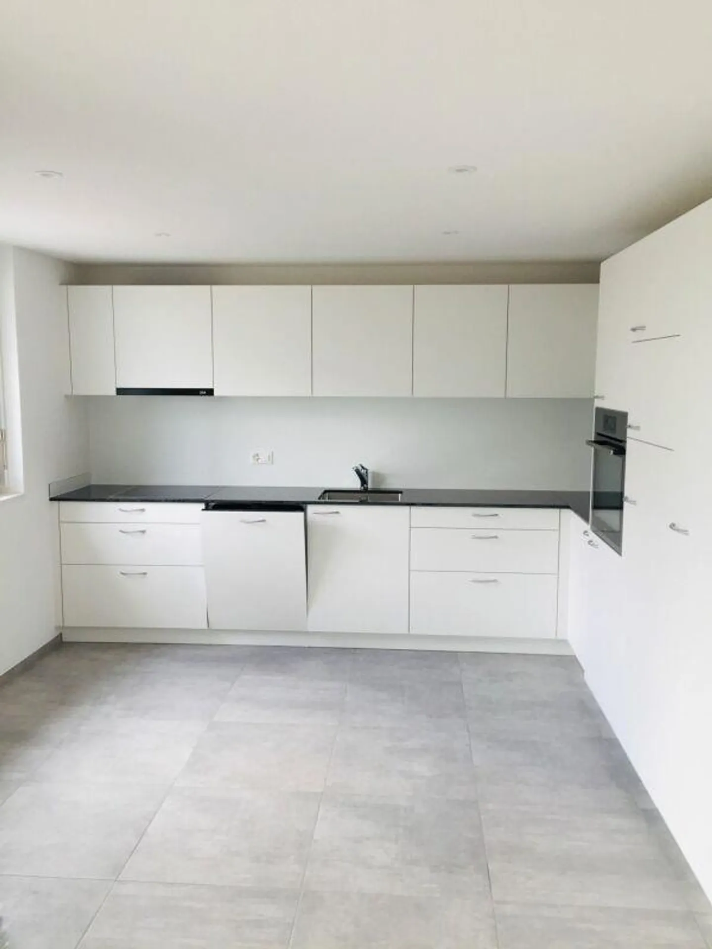 Appartamento 4.5 stanze al piano terra con bel patio - Foto 3 di 9