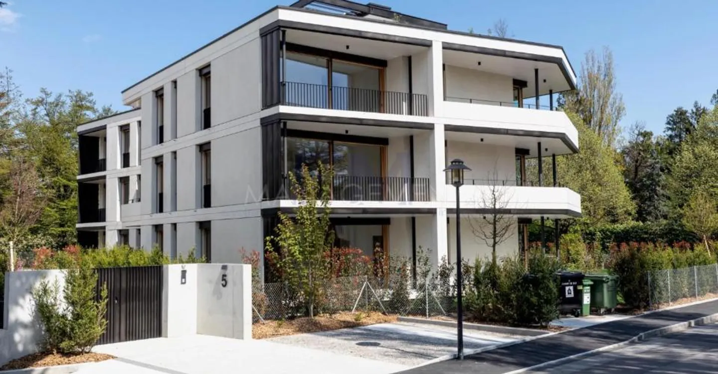 Pregny-Chambésy - Duplex apartment with 5 rooms and habitable lower level, large terraces and crossing garden - Photo 3 of 10