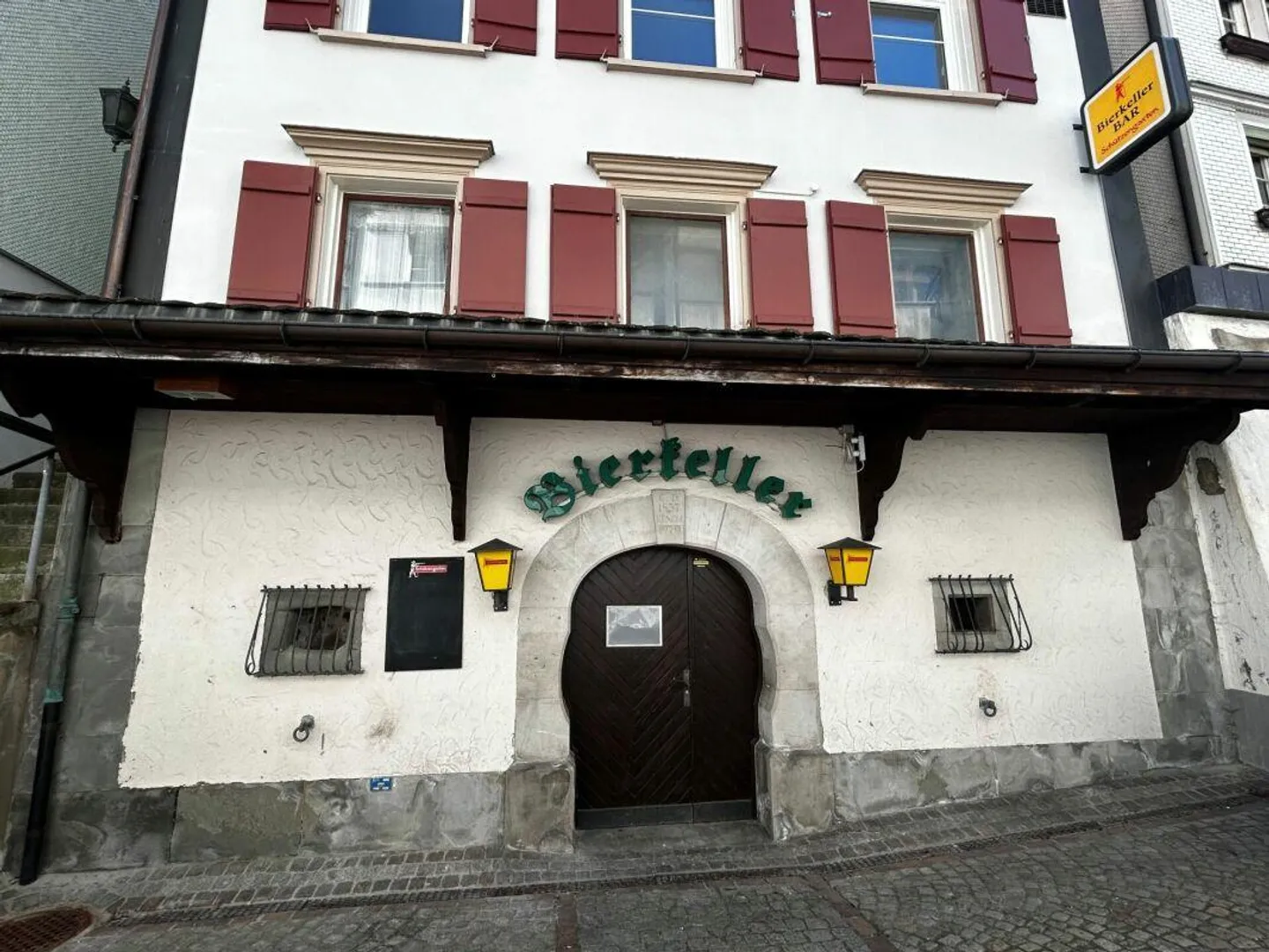 Bar culte / cave à bière / club / cave d'échantillon / salon de fléchettes, etc. - Photo 1 sur 10