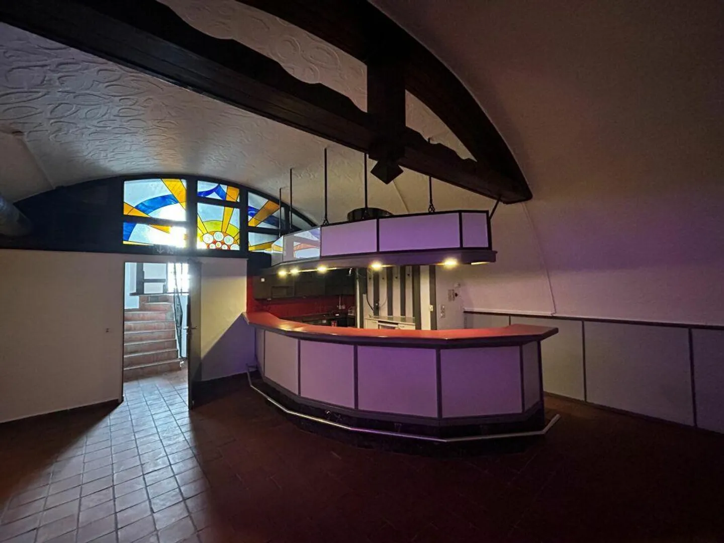 Bar culte / cave à bière / club / cave d'échantillon / salon de fléchettes, etc. - Photo 2 sur 10