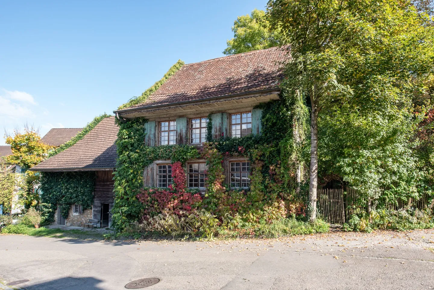 Farmhouse with outbuilding - Photo 2 of 28