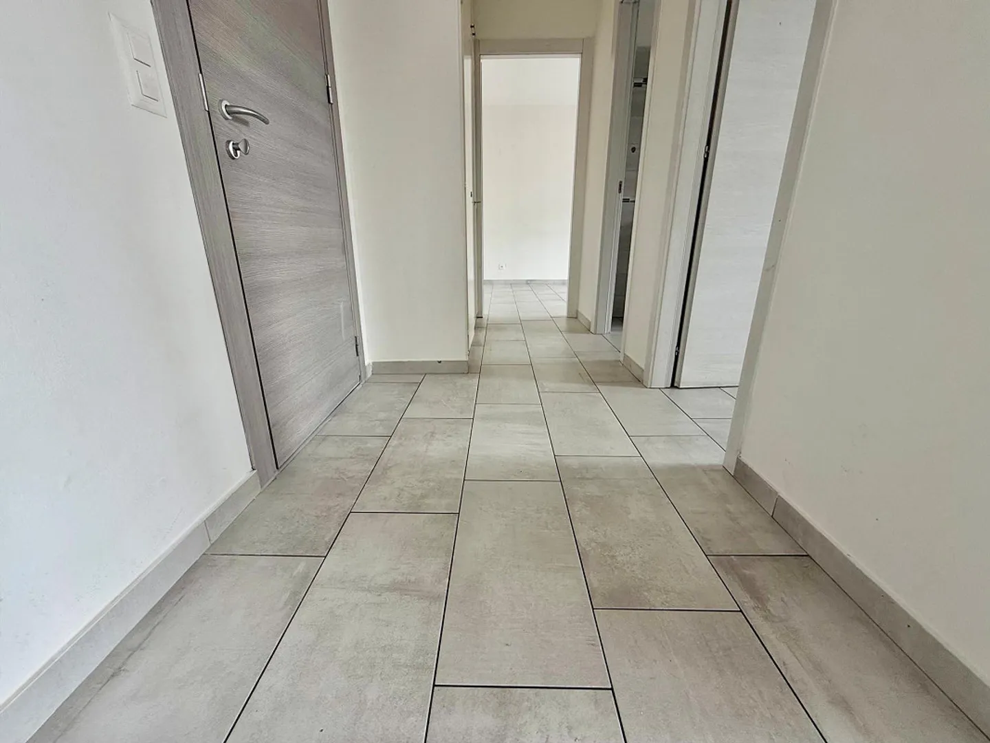 Up to 3 months free - Modern 2.5-room apartment in Balerna - Photo 4 of 10