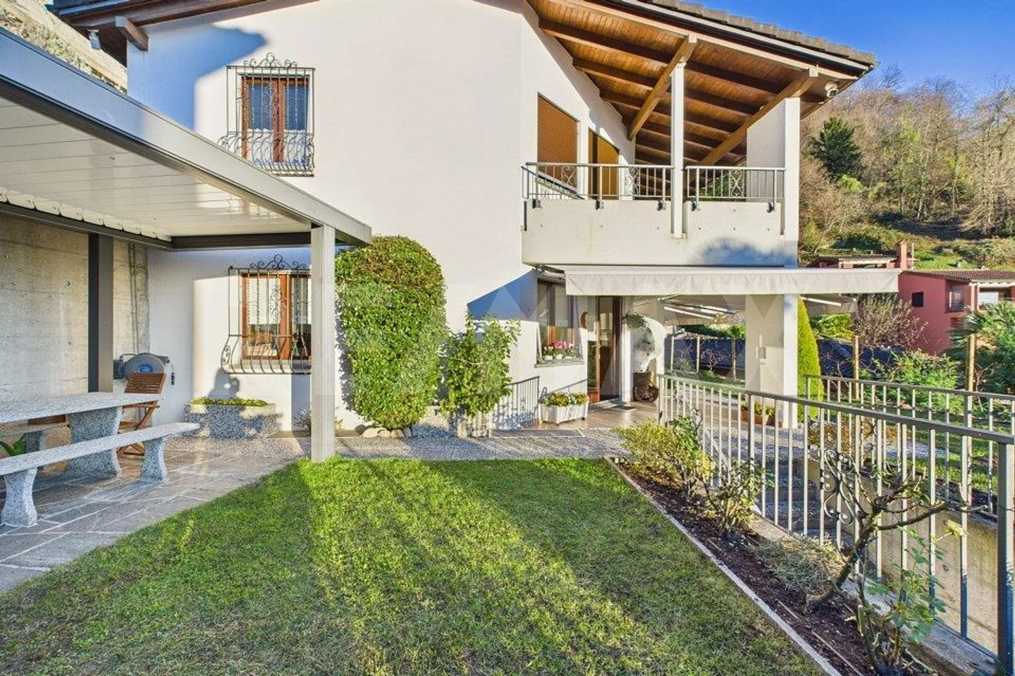 Villa esclusiva con vista lago - Foto 3 di 13