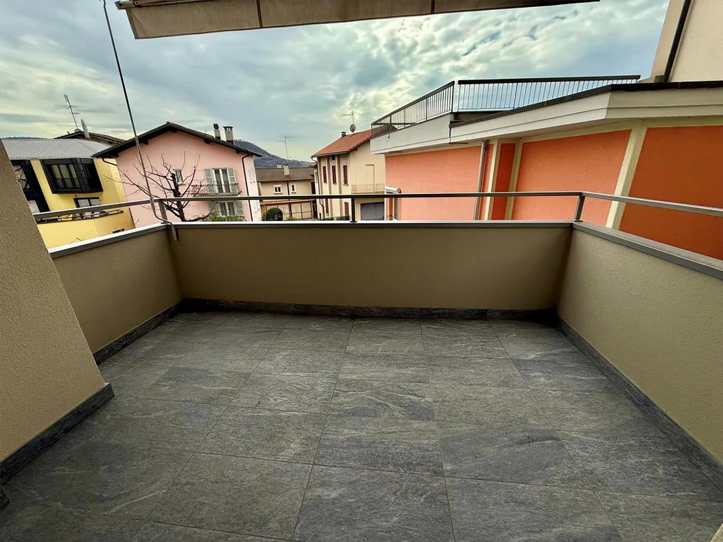 Up to 3 months free - Modern 2.5-room apartment in Balerna - Photo 8 of 10
