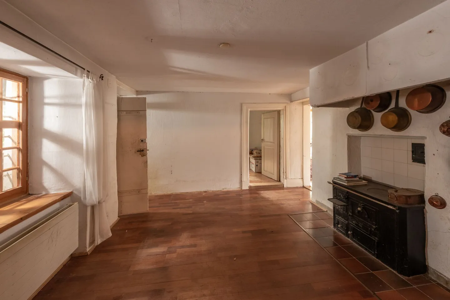 Farmhouse with outbuilding - Photo 11 of 28
