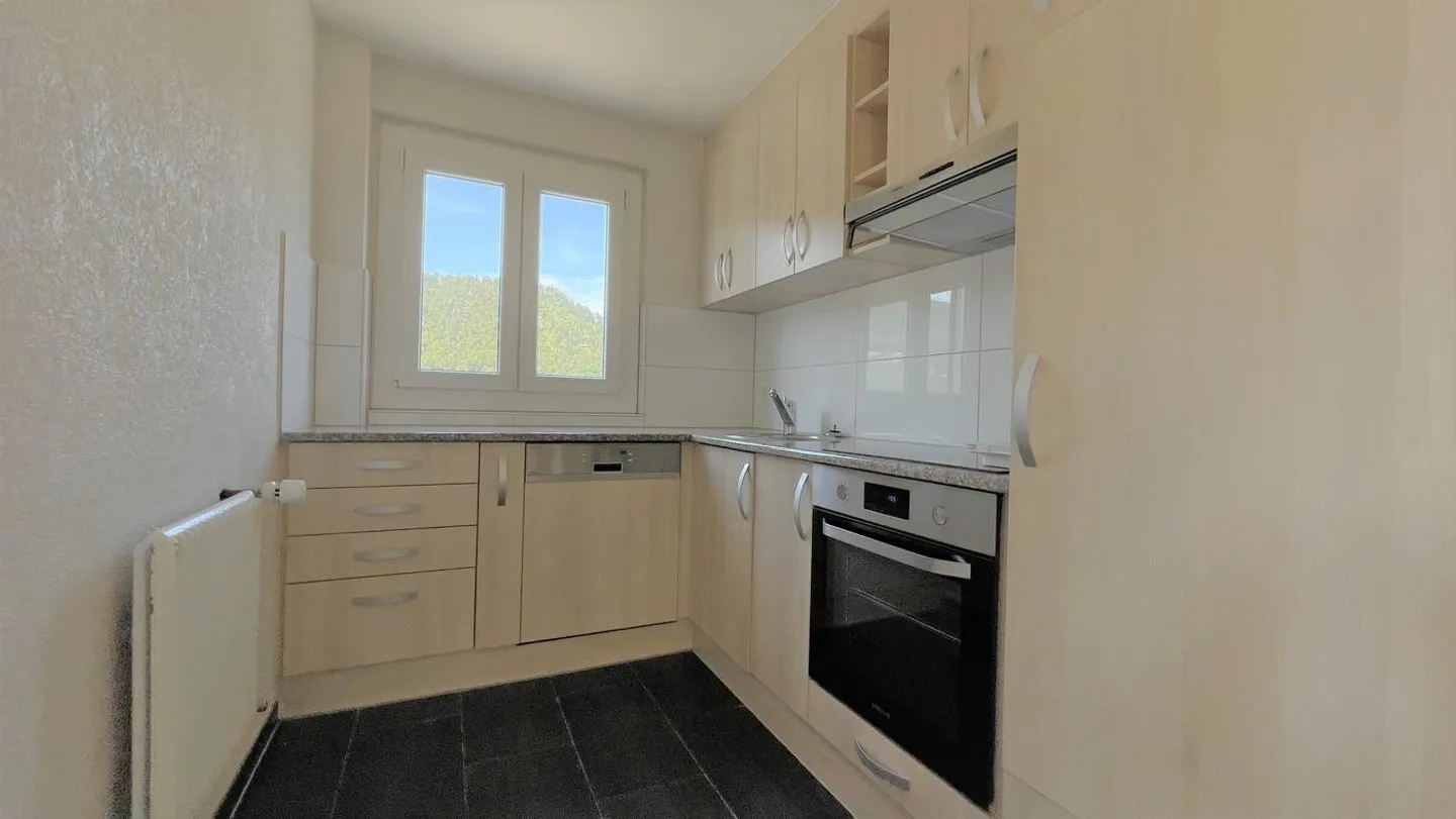 Charming 3.5-room apartment in Moutier - Photo 3 of 7
