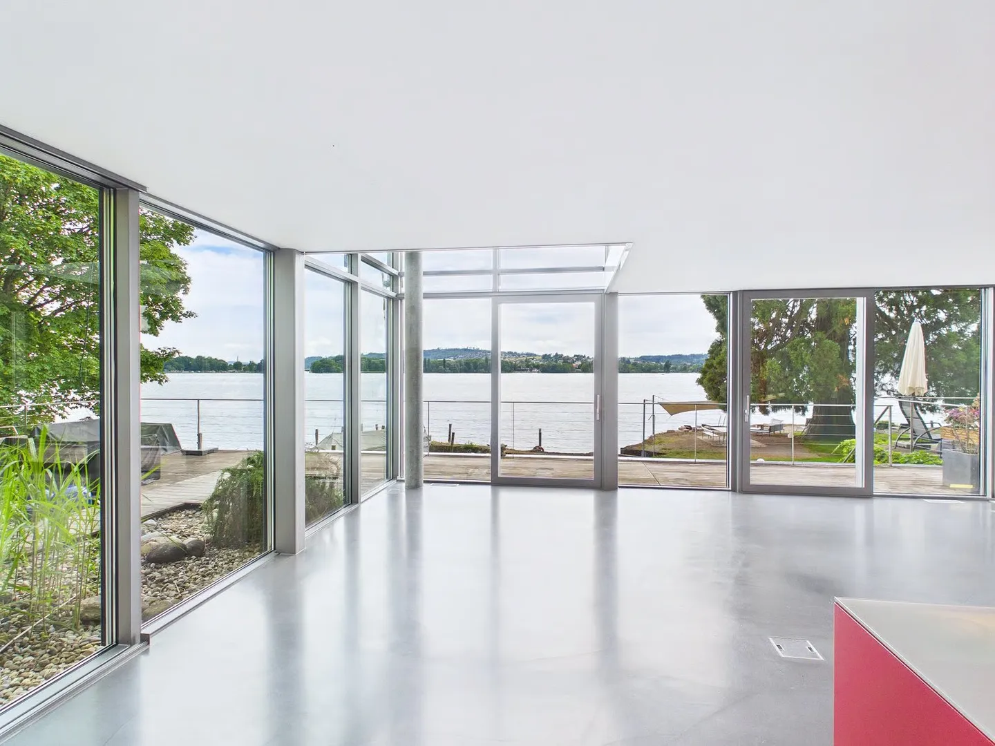 Exclusive Triplex Apartment with Direct Lake Access and Private Boat Dock in Twann-Tüscherz - Photo 10 of 13