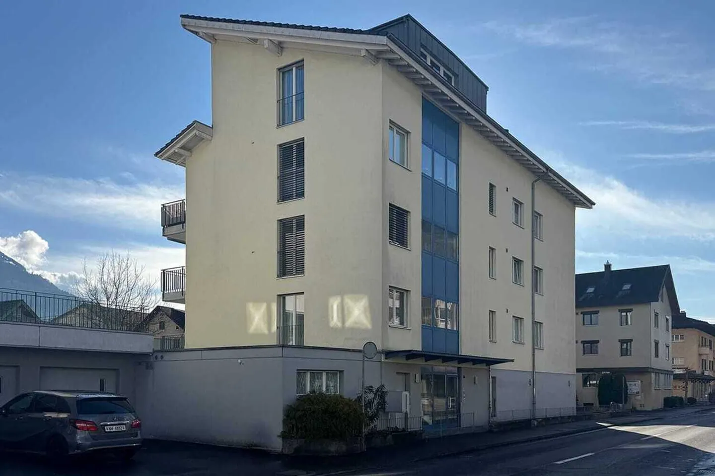 Appartement familial de 4,5 pièces avec grande terrasse à Ennetbürgen - Photo 2 sur 13