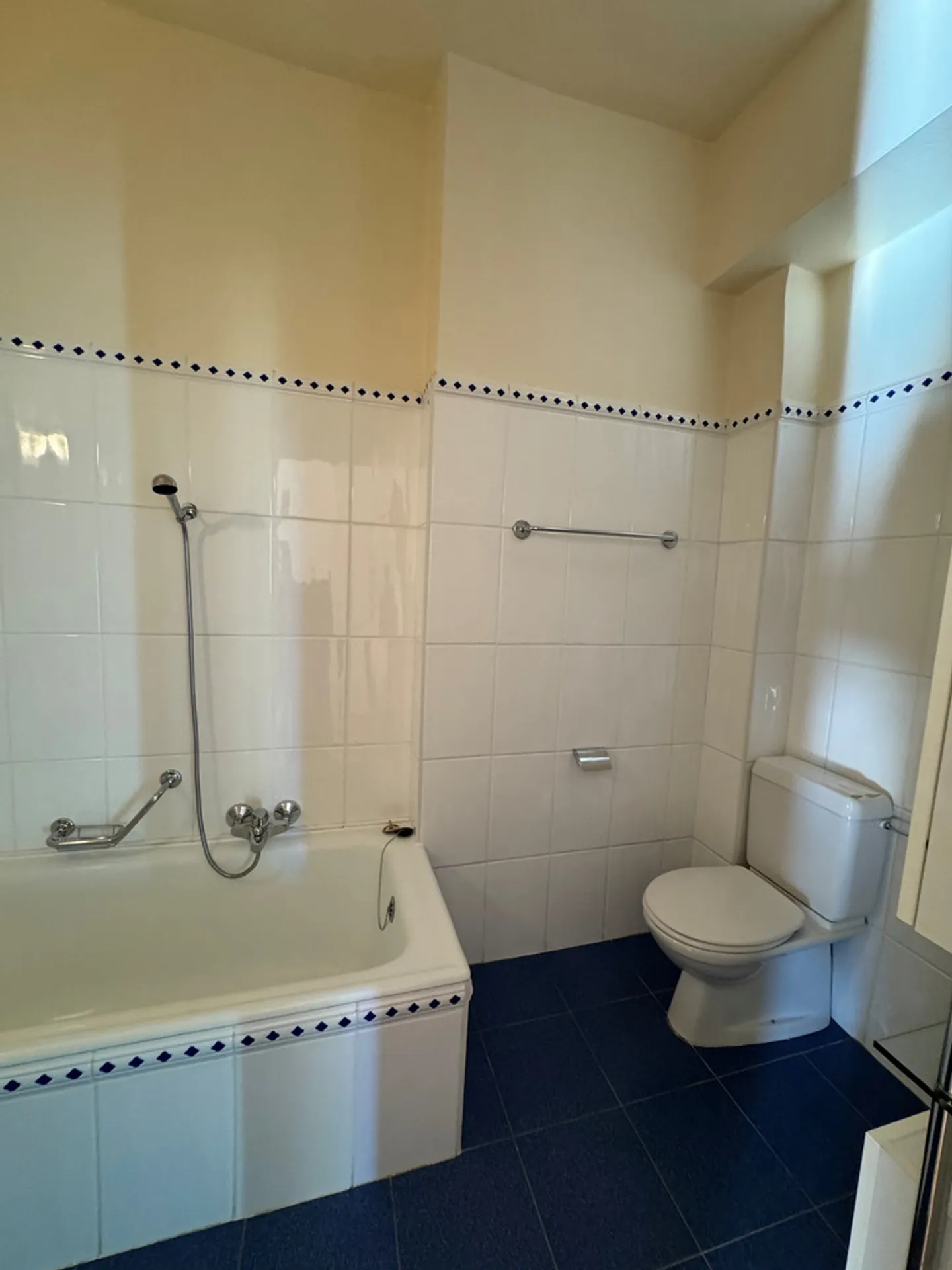 For rent for a limited duration - Photo 11 of 12