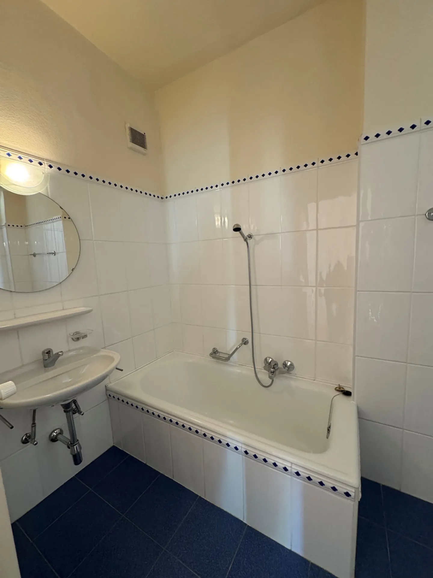 For rent for a limited duration - Photo 12 of 12