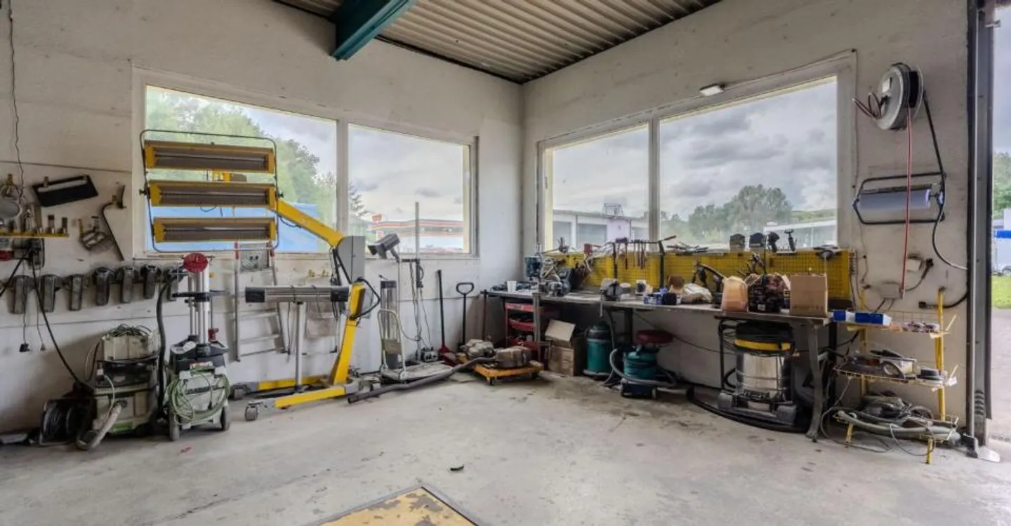 Industrial Building with Large Space - Photo 10 of 12