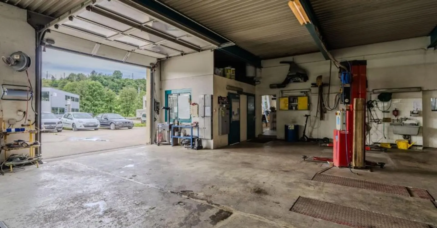 Industrial Building with Large Space - Photo 7 of 12