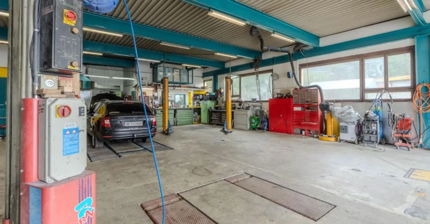 Industrial Building with Large Space - Photo 8 of 12