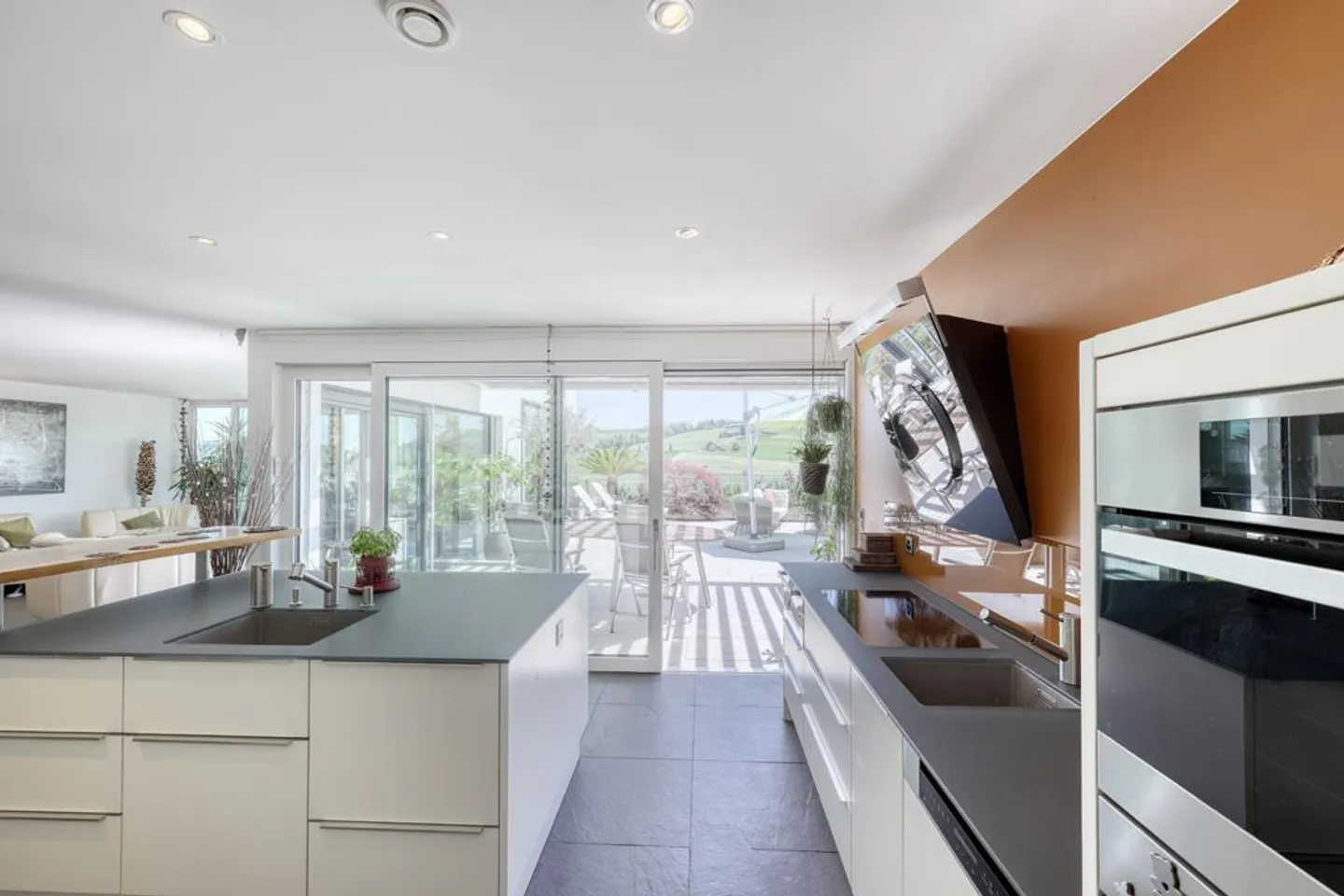 Exclusive terrace house with breathtaking views - Photo 3 of 14