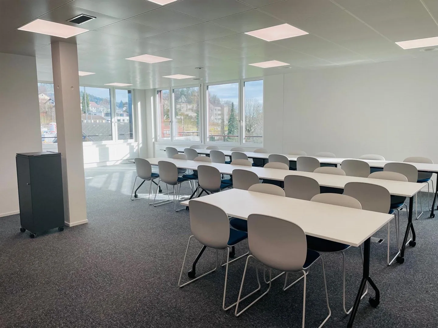 92 m2 di attraente spazio commerciale, studio o ufficio ti aspettano! - Foto 1 di 6