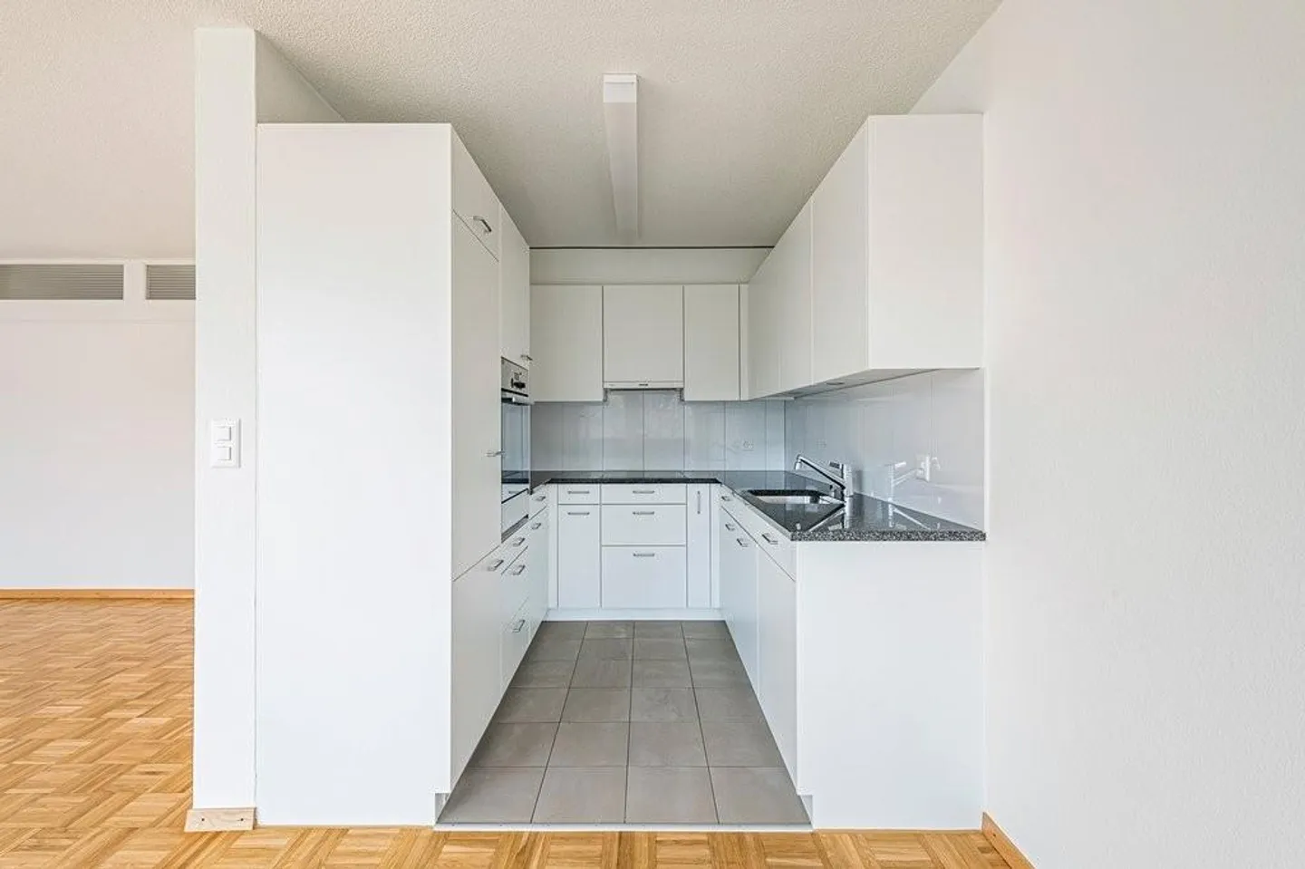 Appartamento moderno in un complesso ben curato - Foto 2 di 8