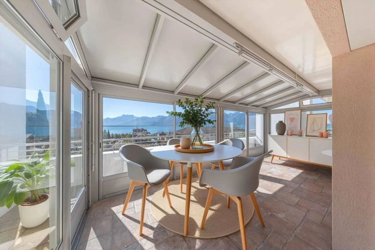 Attico di 4,5 locali con terrazza di 130 m² e vista sul lago - Foto 6 di 13