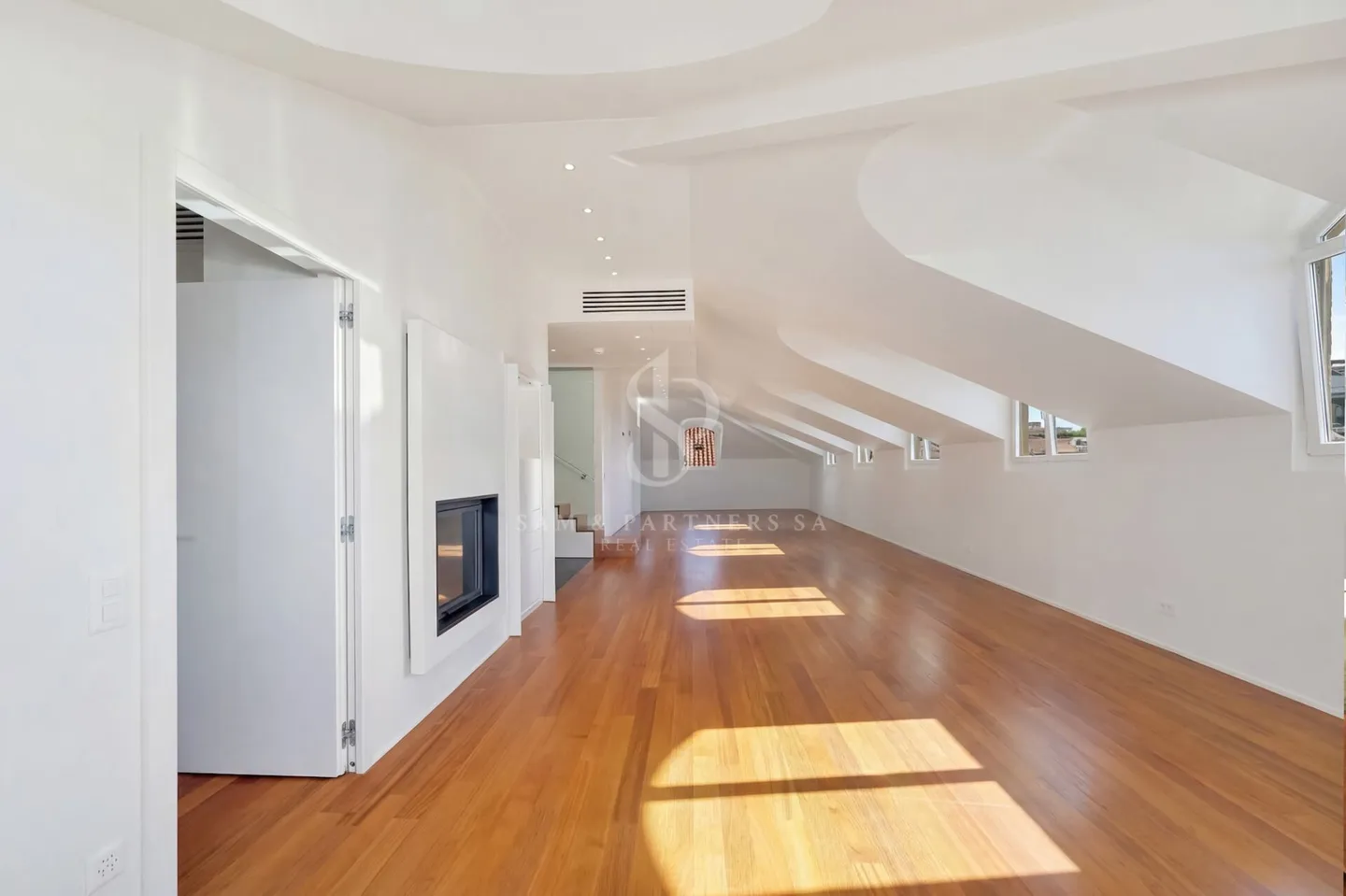 Exclusive Penthouse in the Heart of the City - Photo 3 of 16