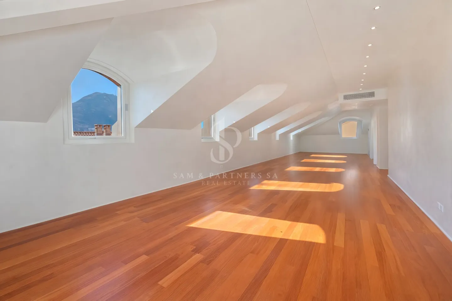 Exclusive Penthouse in the Heart of the City - Photo 2 of 16