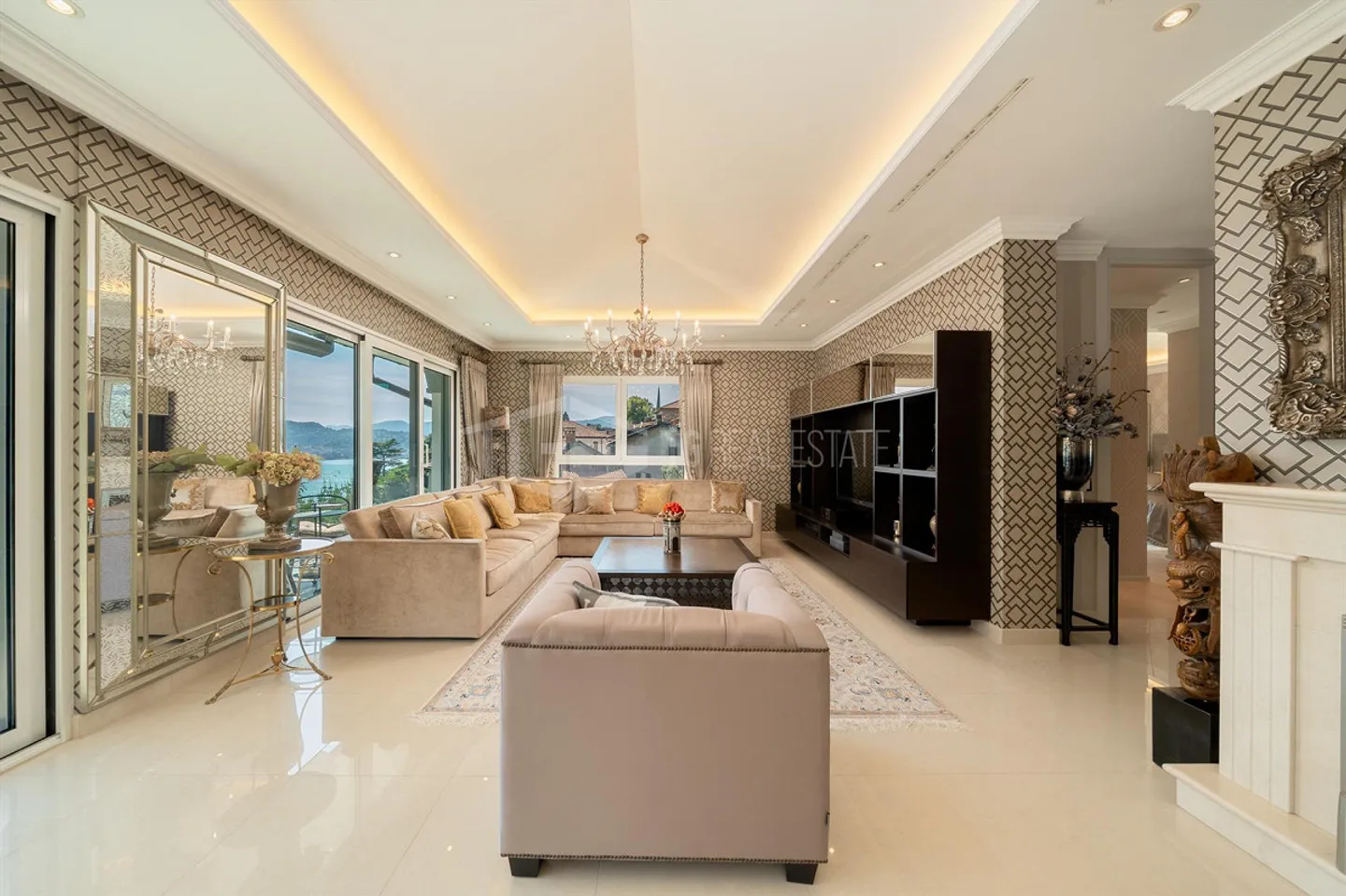 Elegant Luxury Penthouse with Panoramic Lake View - Photo 3 of 13