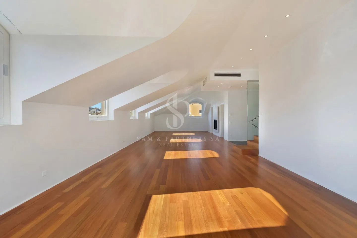 Exclusive Penthouse in the Heart of the City - Photo 4 of 16