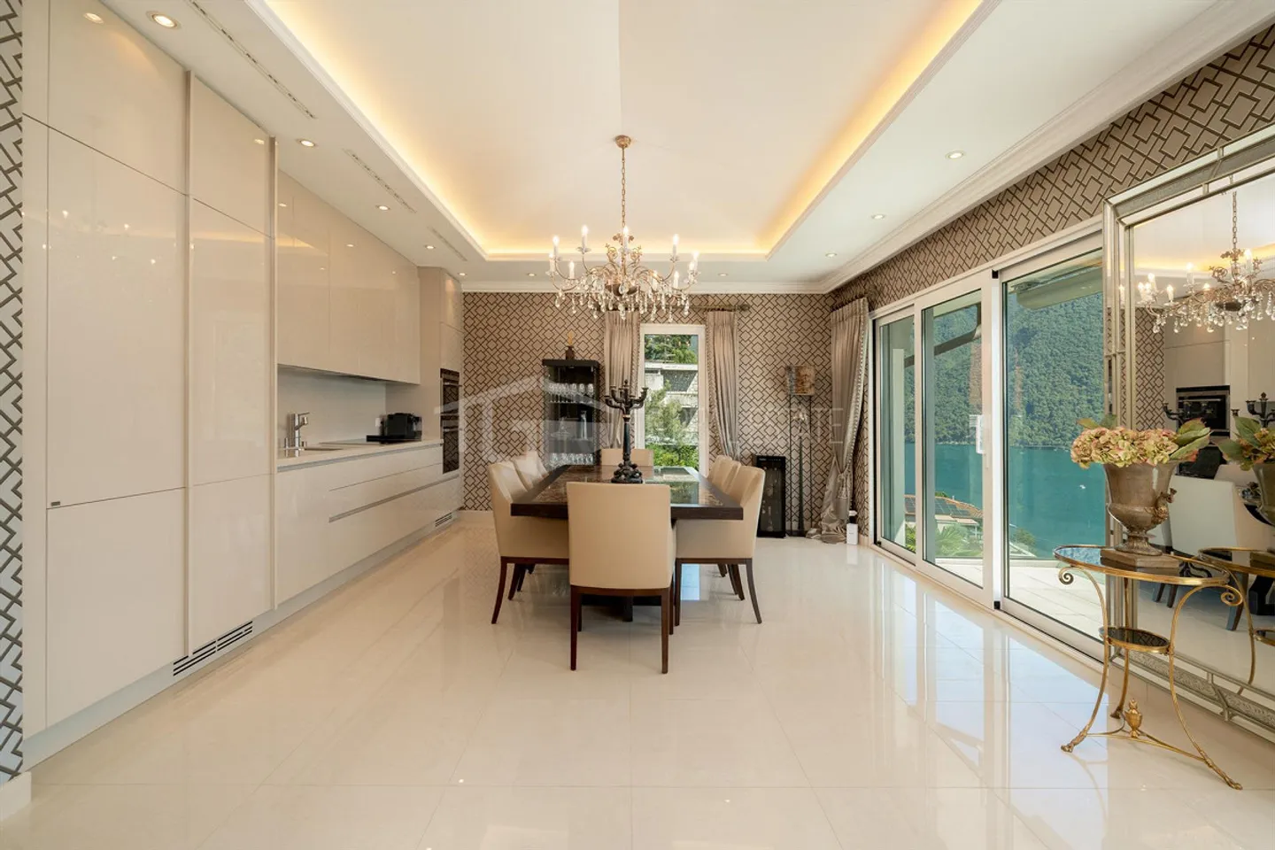 Elegant Luxury Penthouse with Panoramic Lake View - Photo 5 of 13