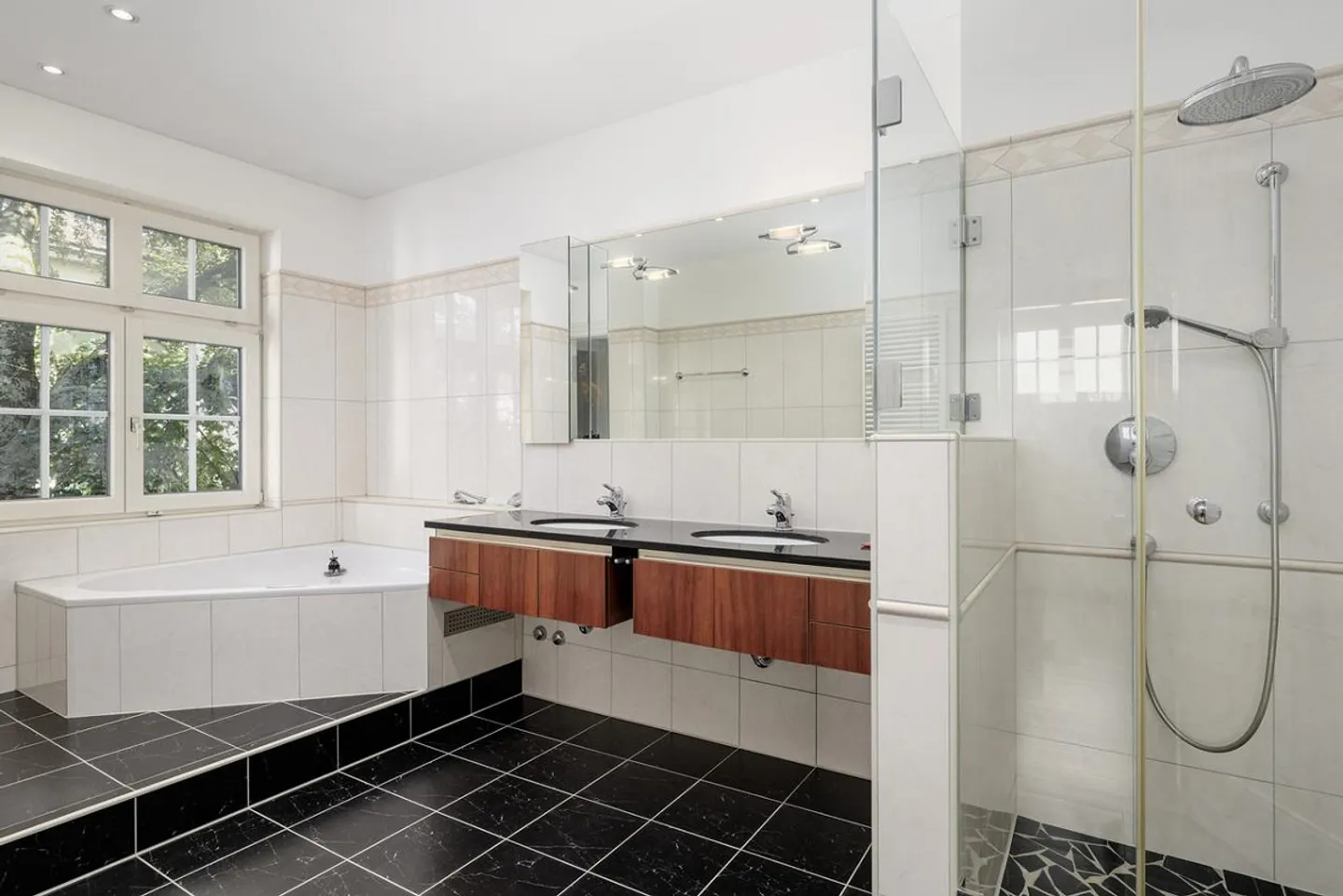 Elegant Historic Townhouse - Photo 9 of 13