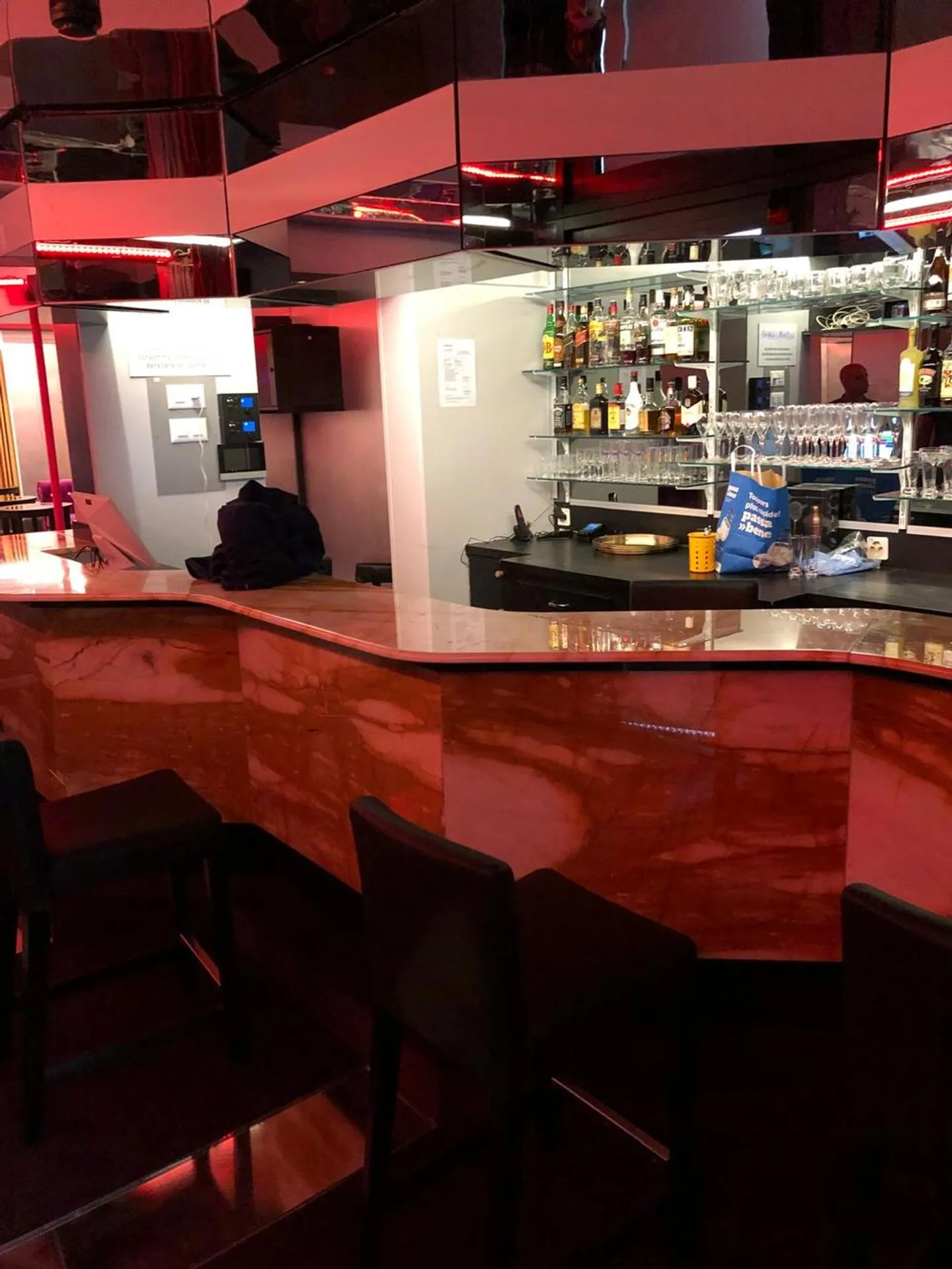 Bar avec fond de commerce - Photo 3 sur 5