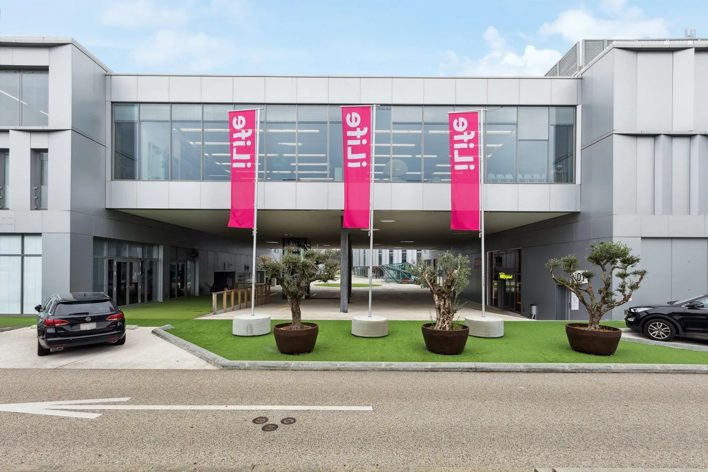 Scopri il tuo nuovo showroom o spazio ufficio al Centro iLife a ... - Foto 1 di 6