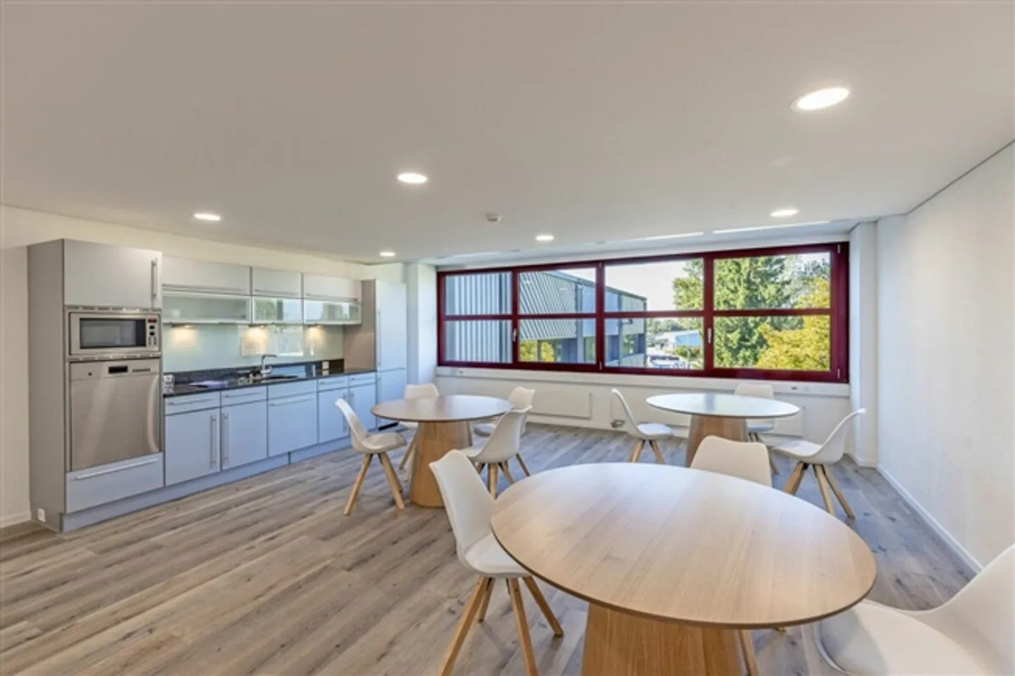 Spacious Office with 40 m² in Staad - Photo 3 of 8