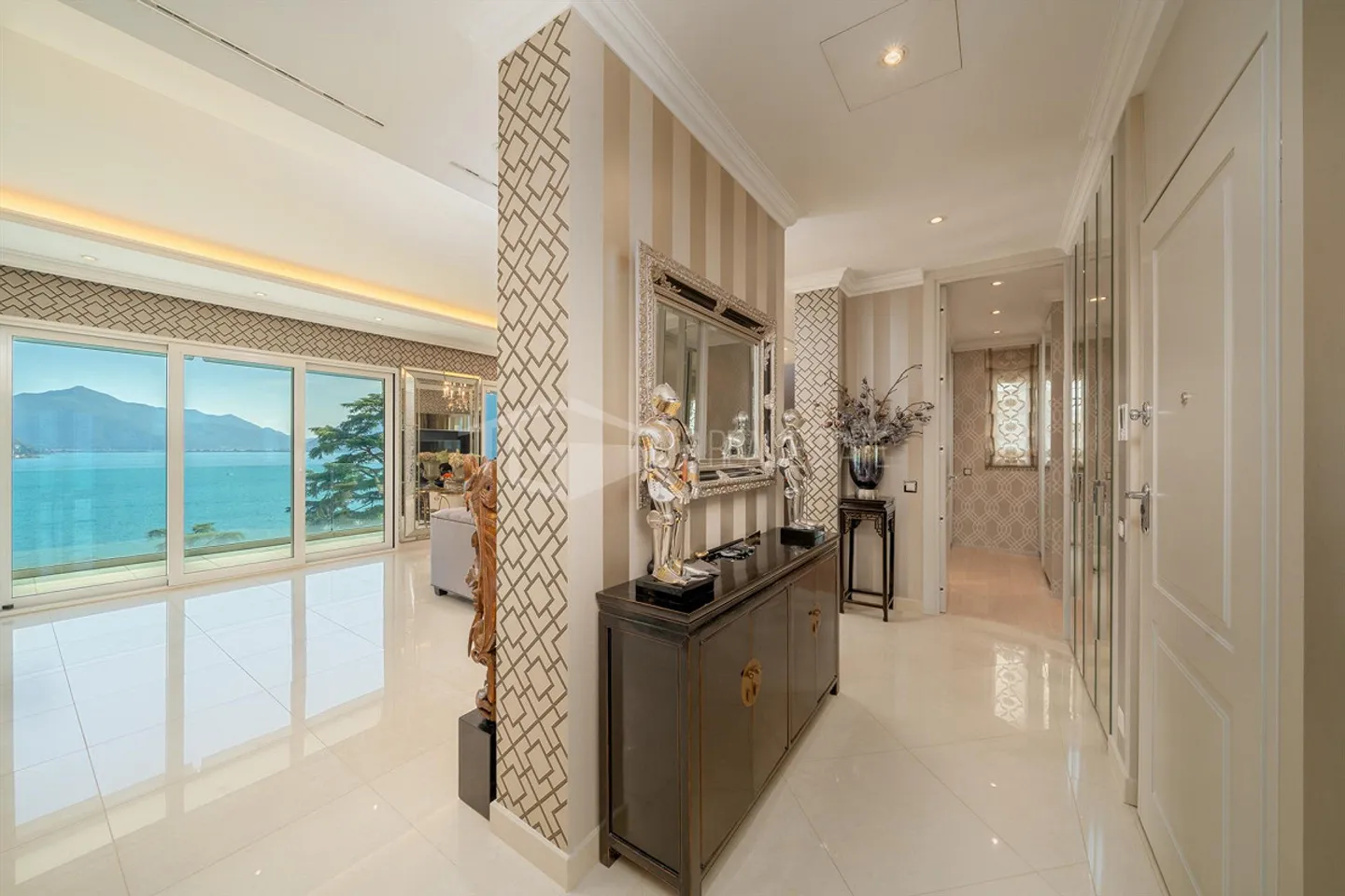 Elegant Luxury Penthouse with Panoramic Lake View - Photo 12 of 13