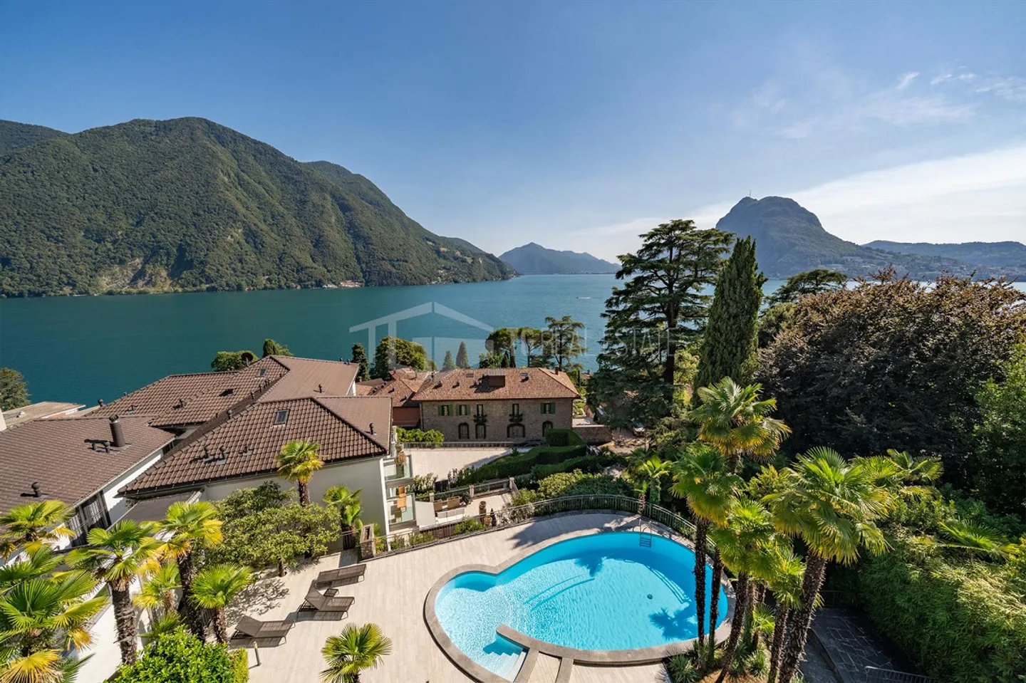 Elegant Luxury Penthouse with Panoramic Lake View - Photo 13 of 13