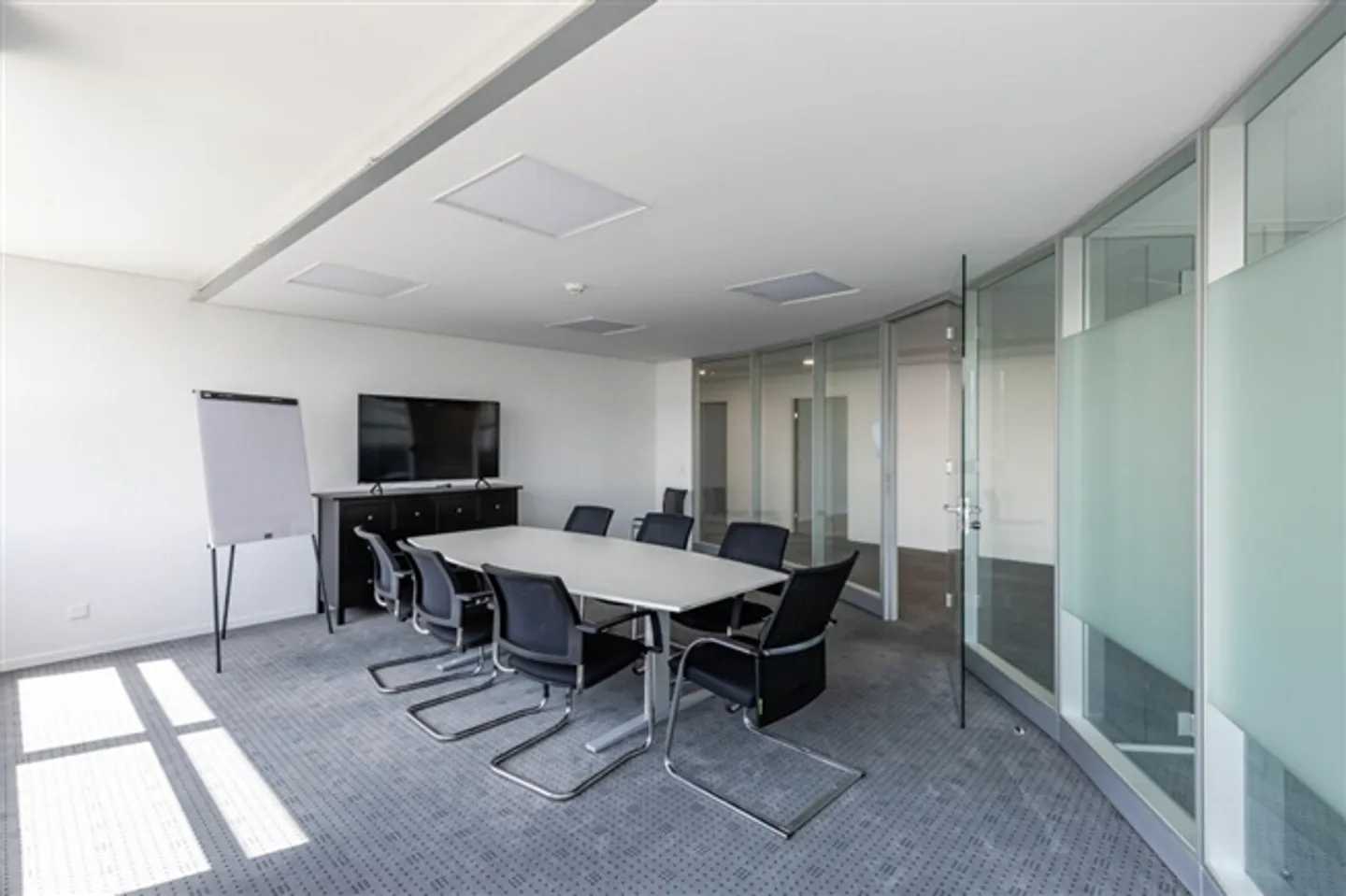 Spacious Office with 40 m² in Staad - Photo 6 of 8