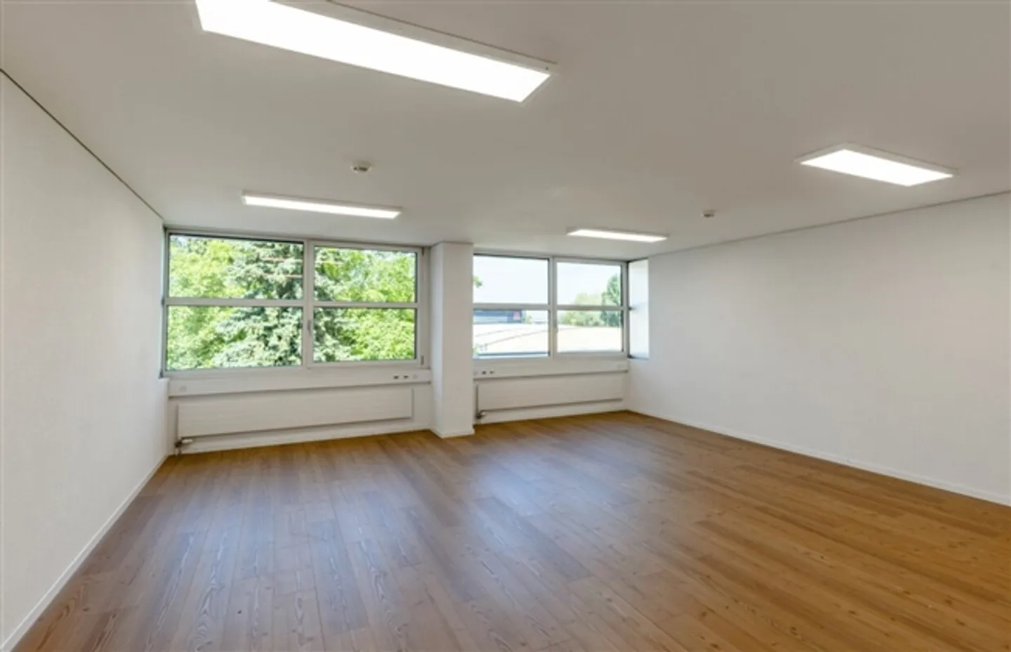 Spacious Office with 40 m² in Staad - Photo 7 of 8