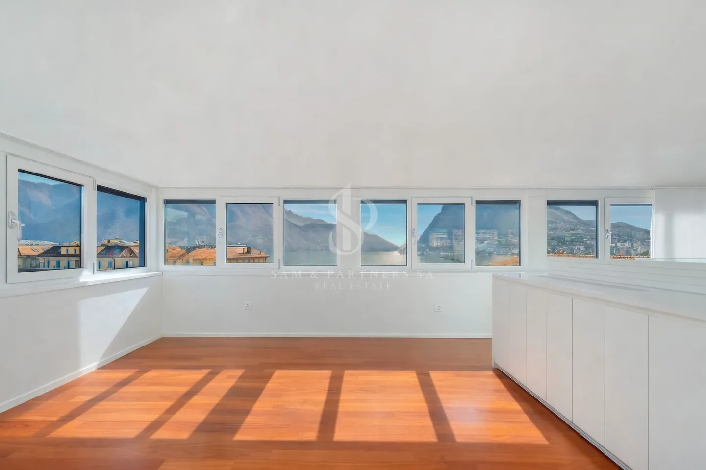 Exclusive Penthouse in the Heart of the City - Photo 13 of 16