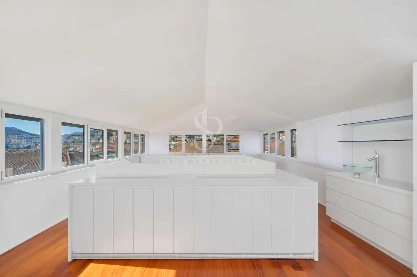 Exclusive Penthouse in the Heart of the City - Photo 14 of 16