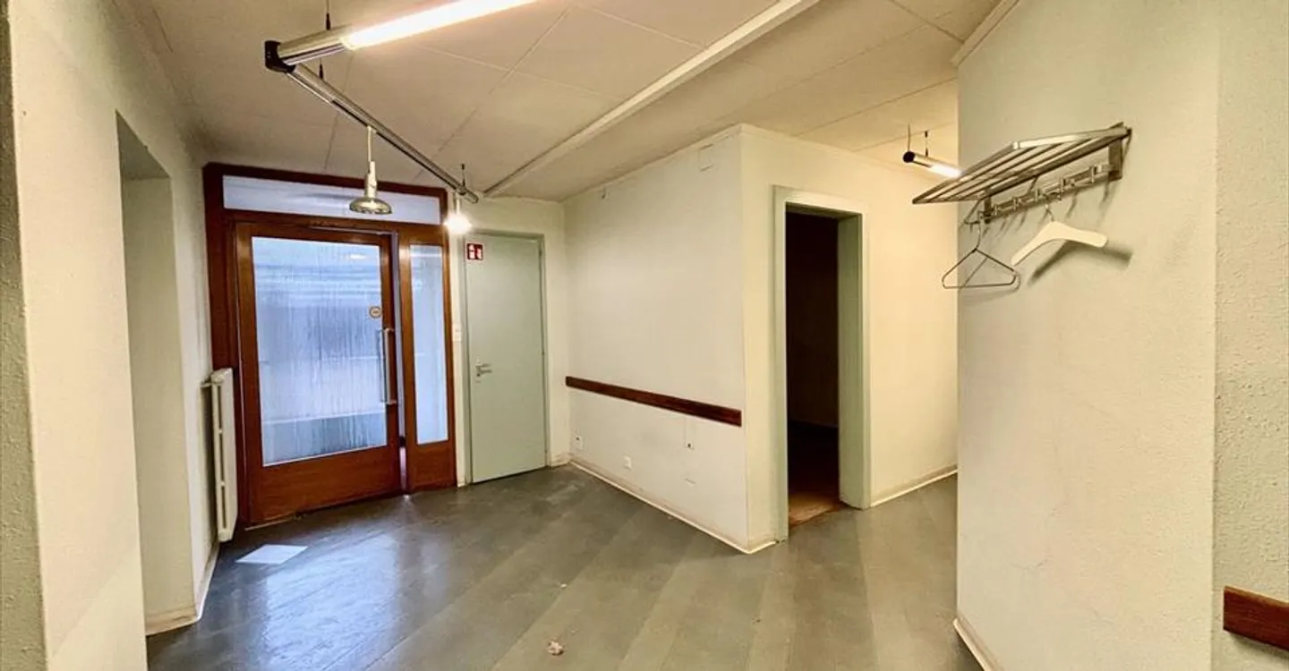 Office space for rent - Photo 4 of 9